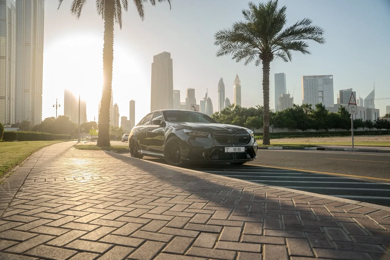 BMW M5 G90 2025 — photo 2