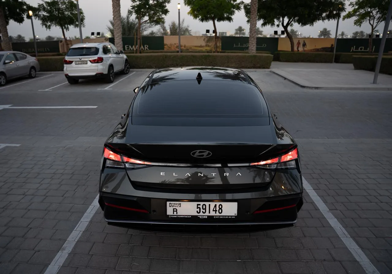 Hyundai Elantra 2025 — photo 4
