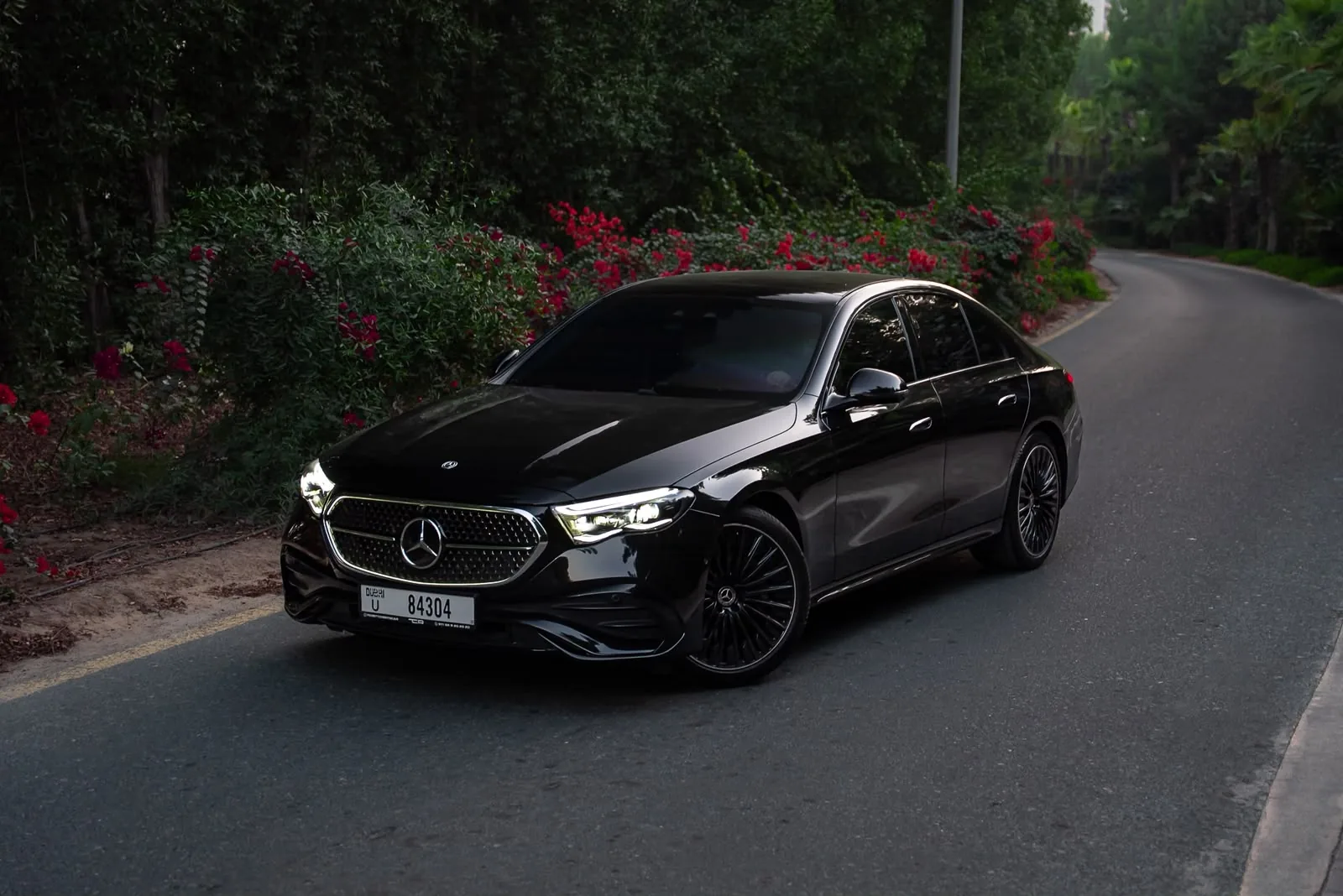 Mercedes-Benz E300 2025 — photo 2