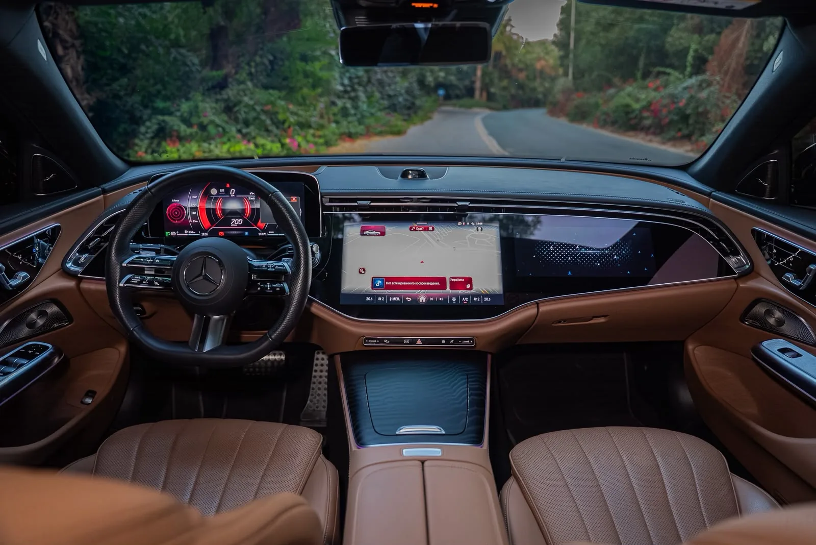 Mercedes-Benz E300 2025 — photo 4
