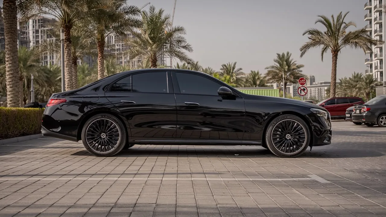 Mercedes-Benz E300 2025 — photo 6