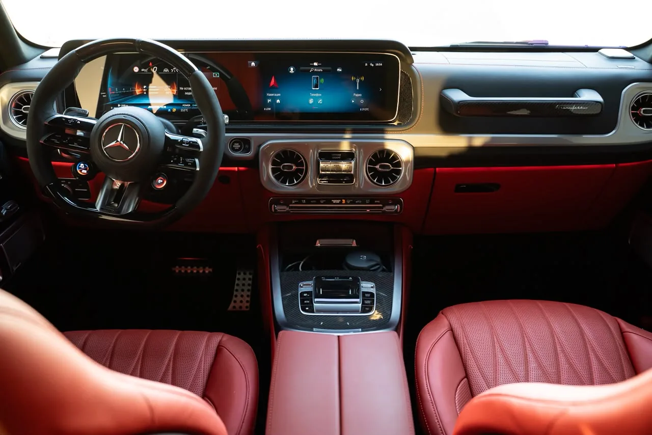 Mercedes-Benz G63 2025 — photo 3