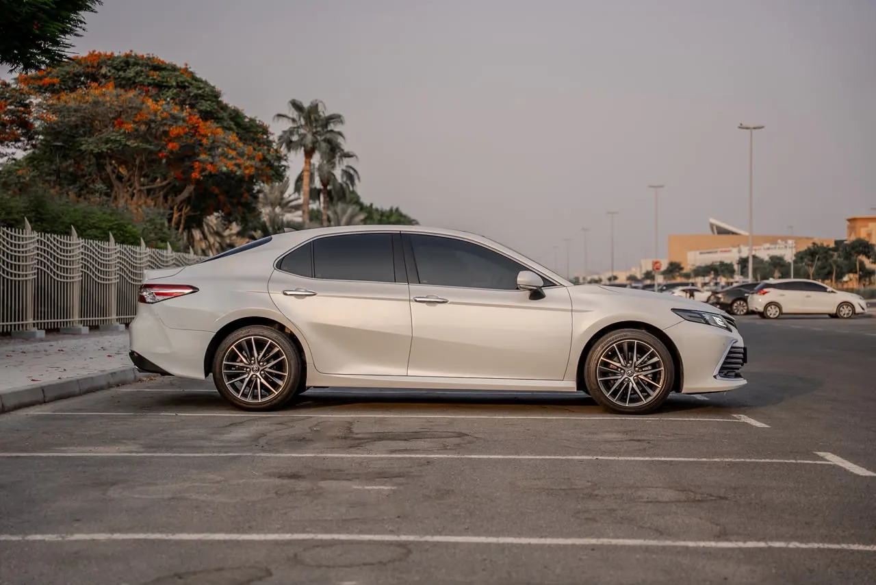 Toyota Camry 2024 — photo 2
