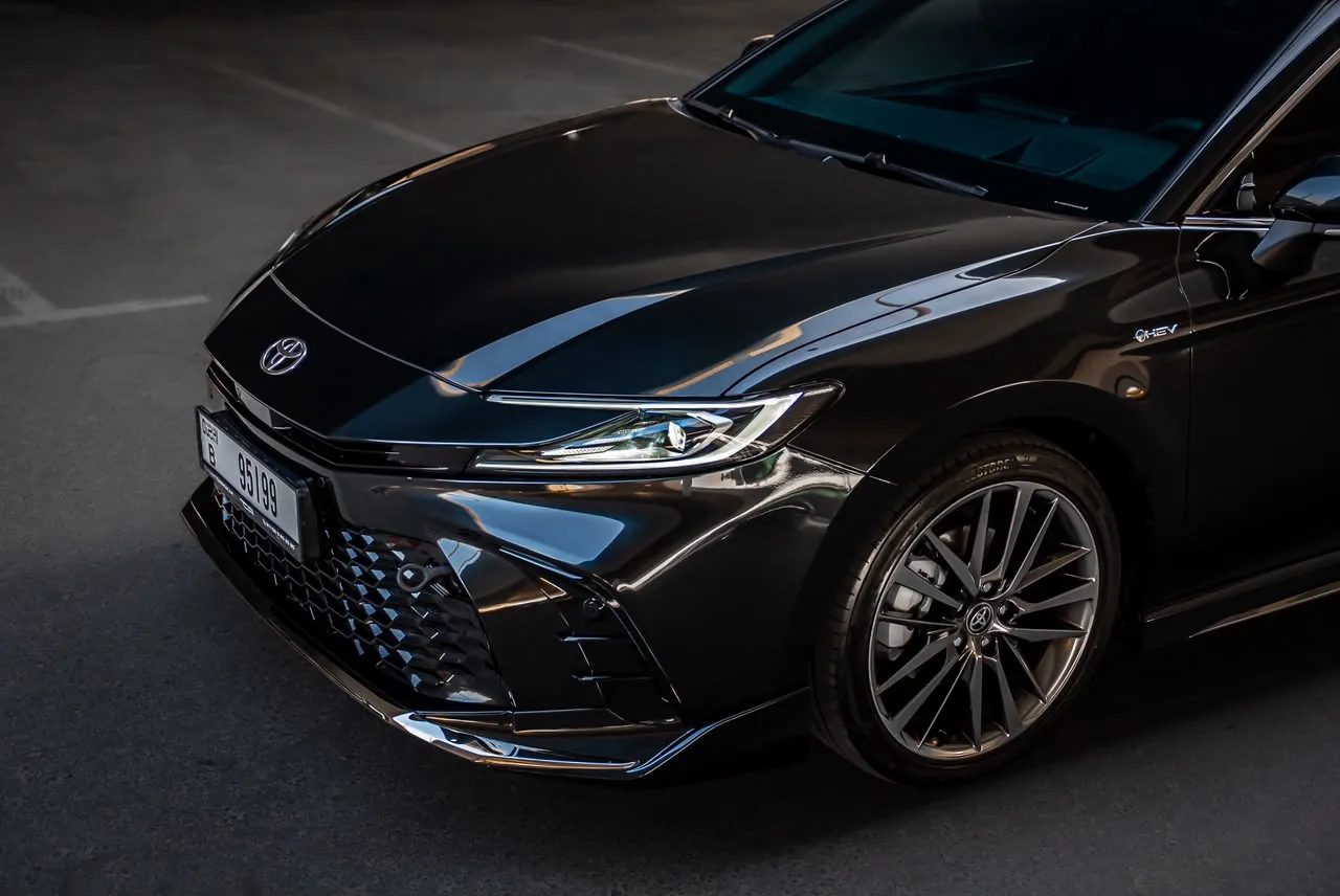 Toyota Camry 2025 — Black / Black Interior — photo 4