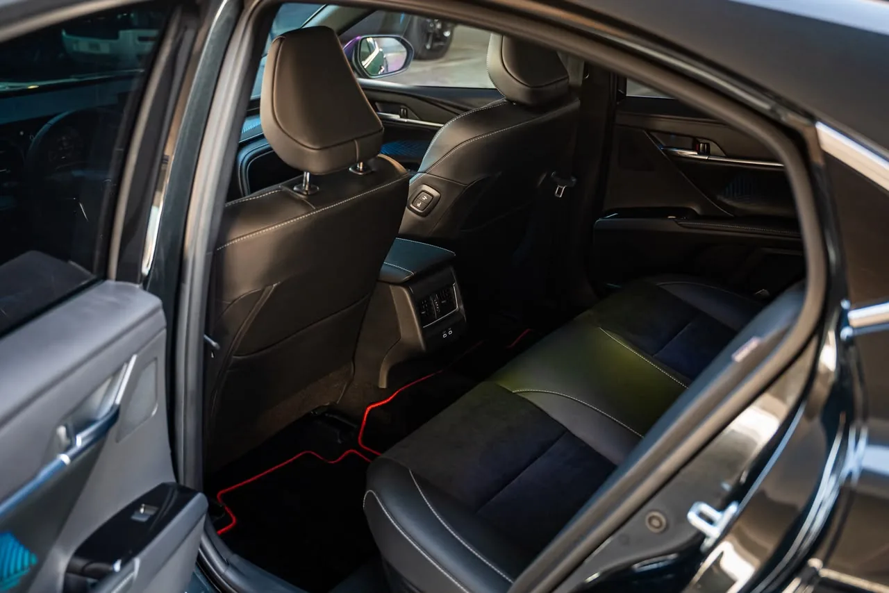 Toyota Camry 2025 — Black / Black Interior — photo 6