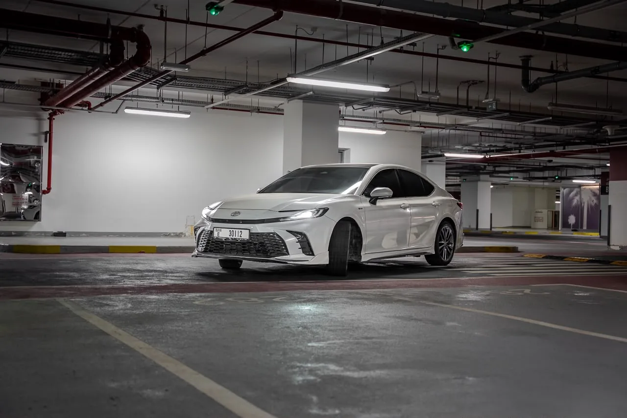 Toyota Camry 2025 — White / Black Interior — photo 3