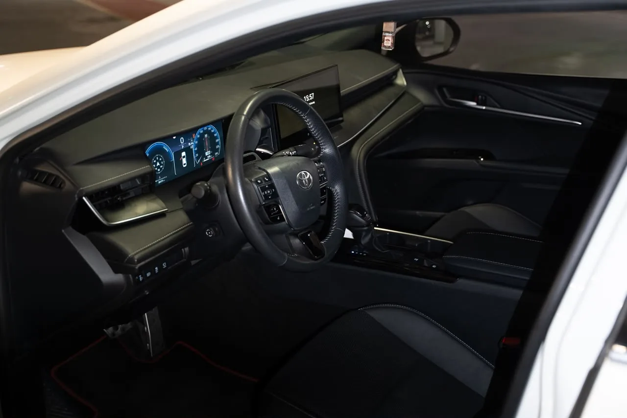 Toyota Camry 2025 — White / Black Interior — photo 5
