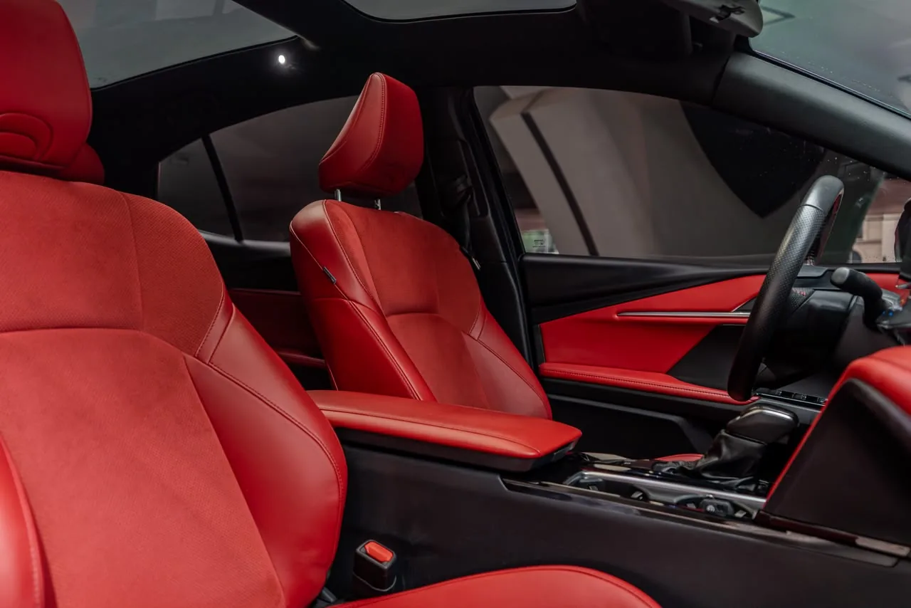 Toyota Camry 2025 — White / Red Interior — photo 6